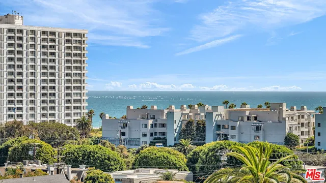 $1,399,000 | 2454 4th Street, Unit 4, Santa Monica, CA 90405