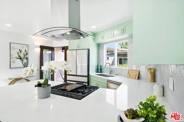 $1,399,000 | 2454 4th Street, Unit 4, Santa Monica, CA 90405