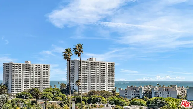 $1,399,000 | 2454 4th Street, Unit 4, Santa Monica, CA 90405