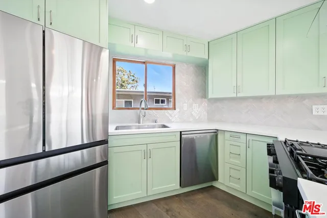$1,399,000 | 2454 4th Street, Unit 4, Santa Monica, CA 90405