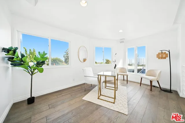 $1,399,000 | 2454 4th Street, Unit 4, Santa Monica, CA 90405