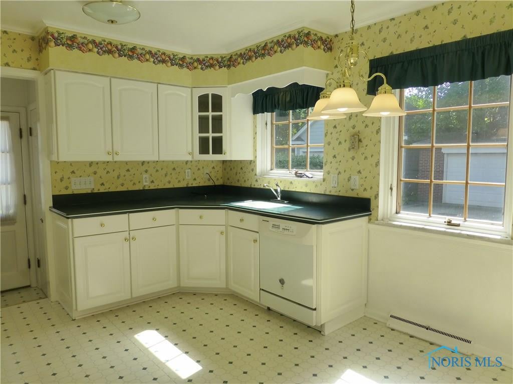 2423 Hempstead Road Toledo, OH 43606 - Photo 5 of 13 Gallery Image 5