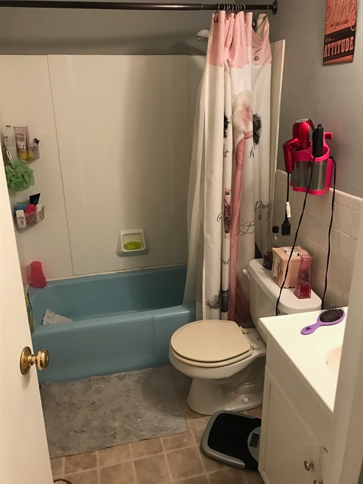 127 English Village Road, Unit 102 Manchester, NH 03102 - Photo 6 of 8 Gallery Image 6