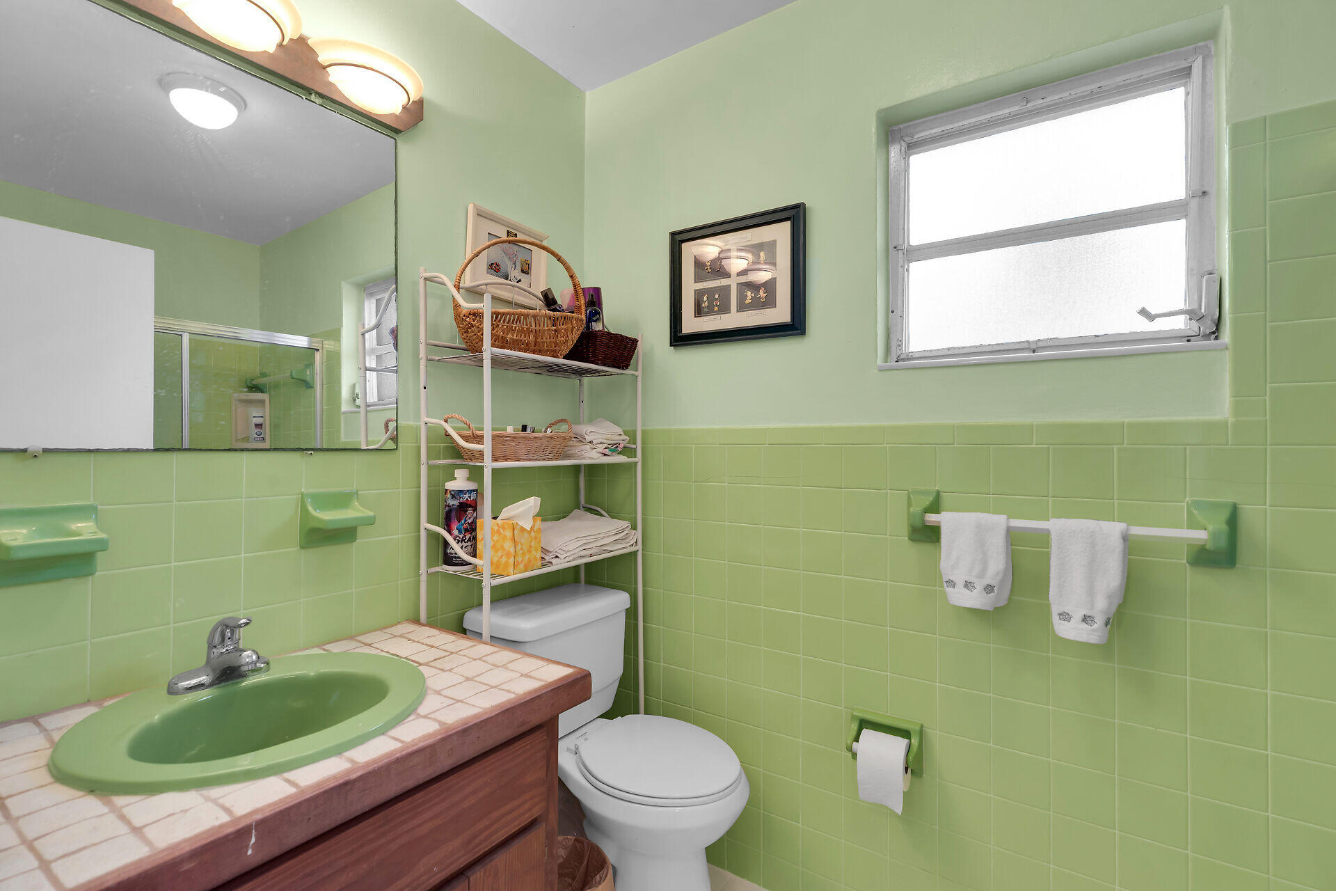 42 Treasure Road Marathon, FL 33050 - Photo 18 of 70 Second Guest Bathroom