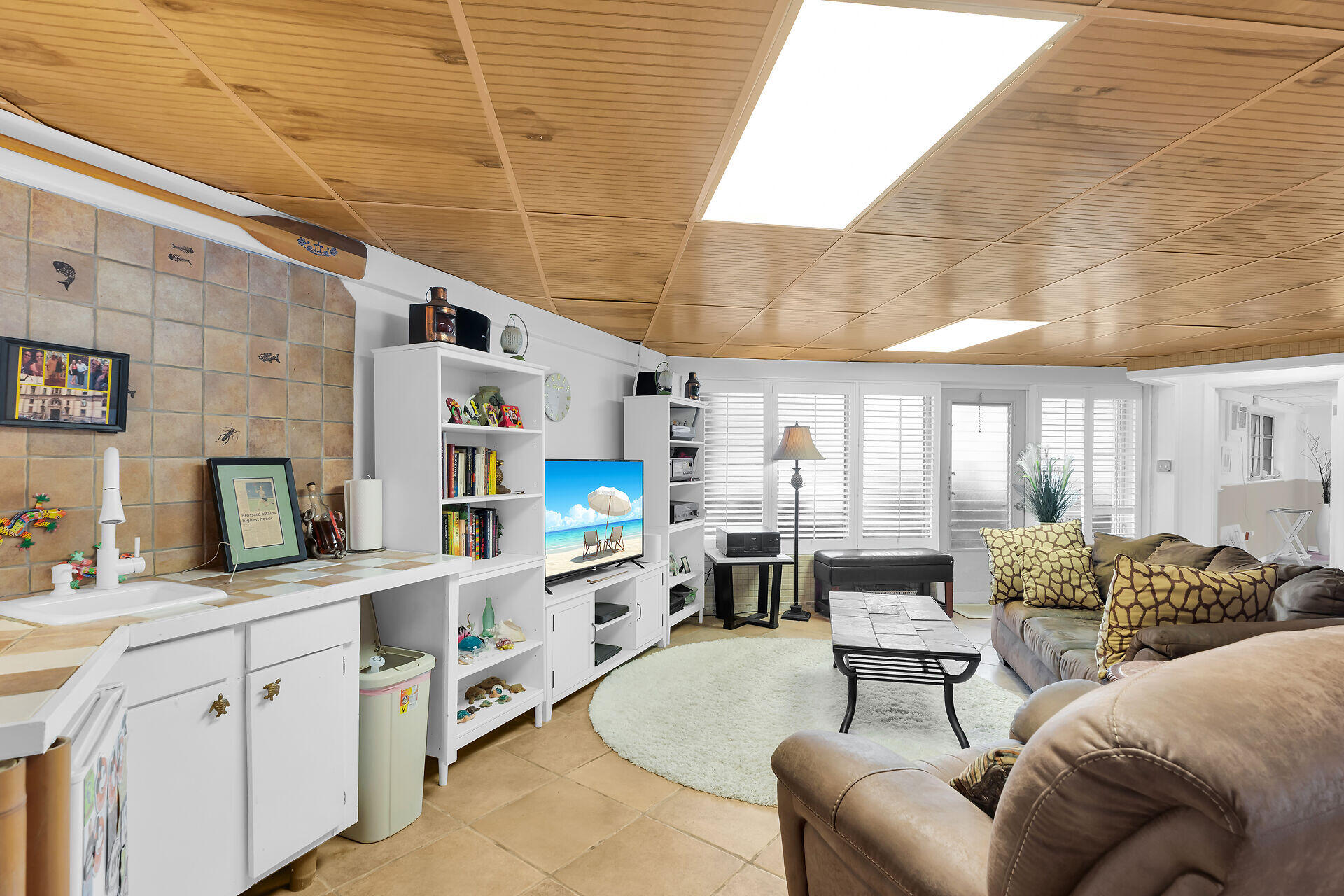 42 Treasure Road Marathon, FL 33050 - Photo 28 of 70 Large Downstairs Living Room