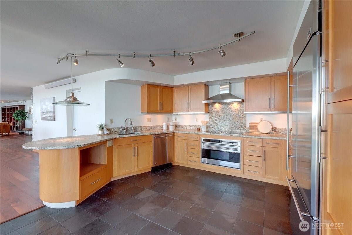 1 North Stadium Way, Unit 16 Tacoma, WA 98403 - Photo 15 of 39 a large kitchen with stainless steel appliances granite countertop a stove and cabinets