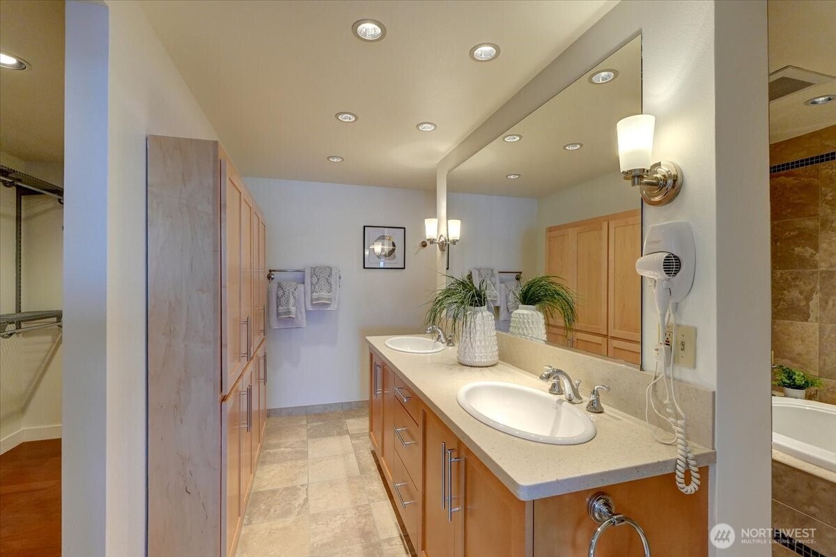 1 North Stadium Way, Unit 16 Tacoma, WA 98403 - Photo 25 of 39 a bathroom with sink shower and mirror