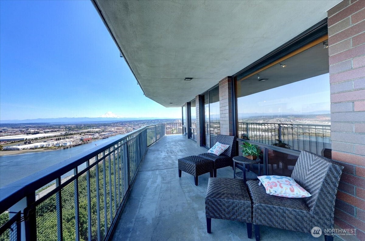 1 North Stadium Way, Unit 16 Tacoma, WA 98403 - Photo 29 of 39 a balcony with furniture and city view