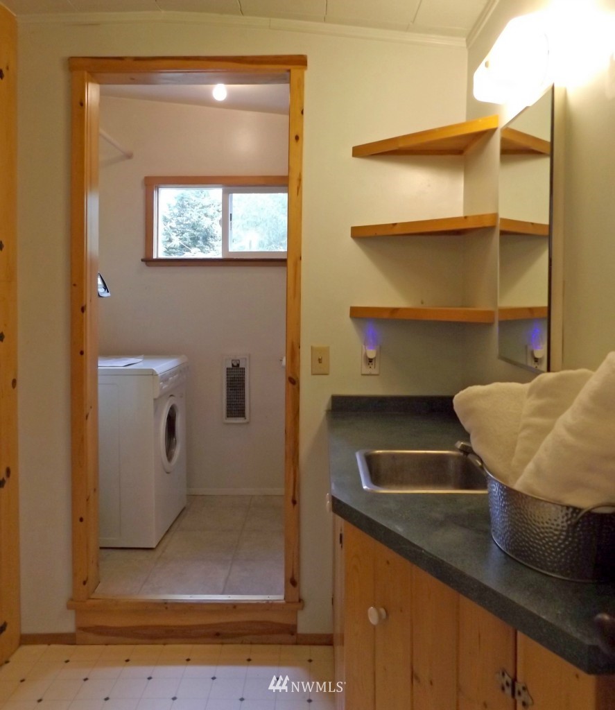 683 Lotzgesell Road Sequim, WA 98382 - Photo 12 of 24