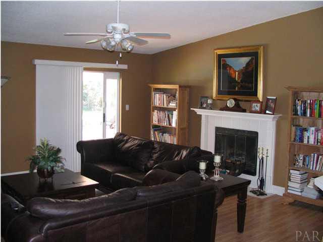 5835 Ibis Road Milton, FL 32583 - Photo 5 of 9 Living Room