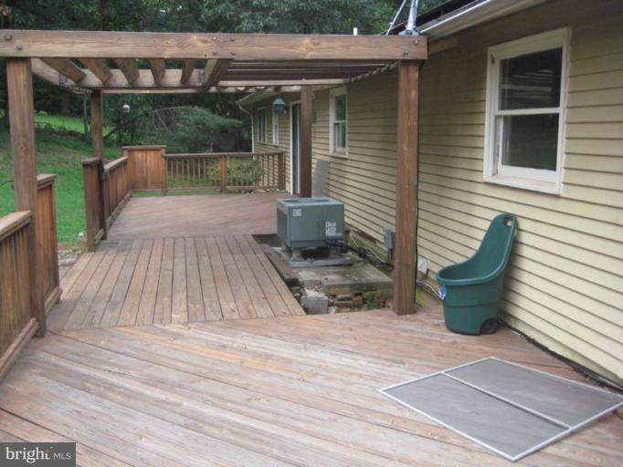 6658 Kelly Road Warrenton, VA 20187 - Photo 2 of 4 Deck