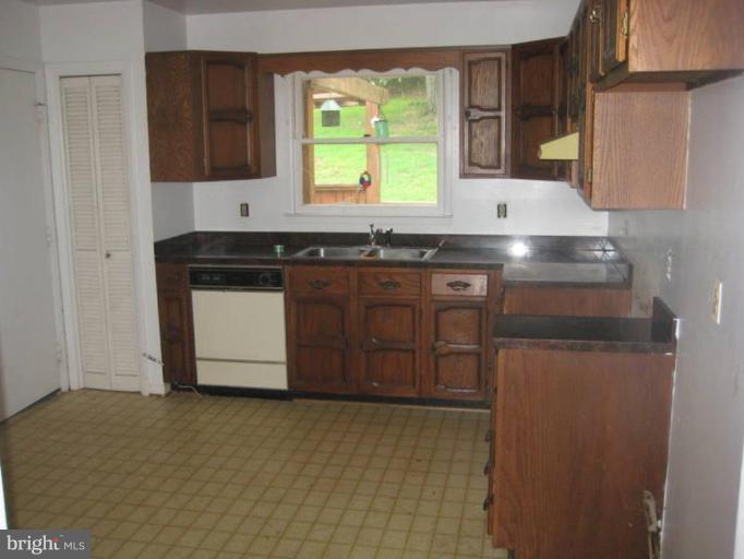 6658 Kelly Road Warrenton, VA 20187 - Photo 3 of 4 Kitchen
