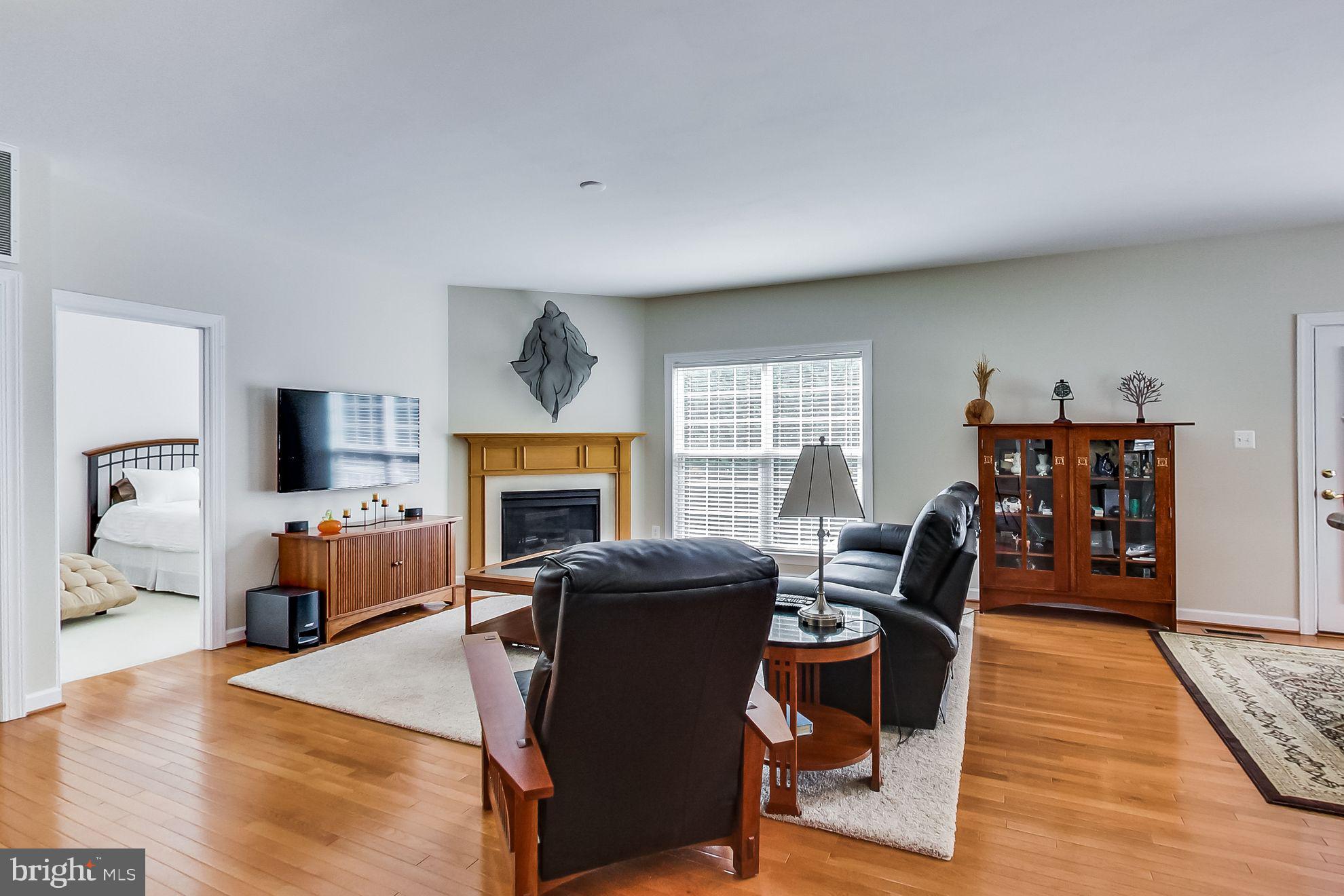 612 Crawfords Ridge Road Odenton, MD 21113 - Photo 2 of 53 Living Room