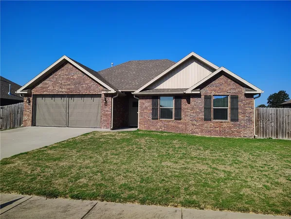 $1,675 | 1742 Charismatic Drive, Prairie Grove, AR 72753
