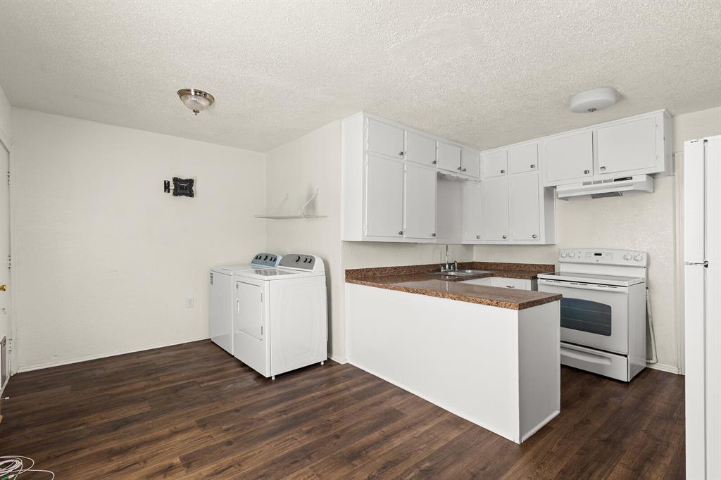 2712 Lyle Avenue Waco, TX 76708 - Photo 7 of 13 Dining Room/Kitchen