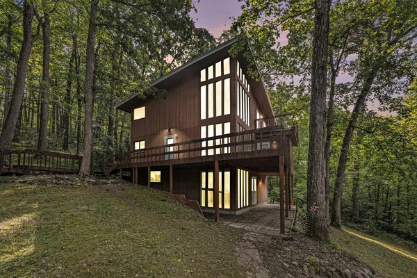 $449,900 | 2550 Bewell Avenue Southeast, Lowell, MI 49331
