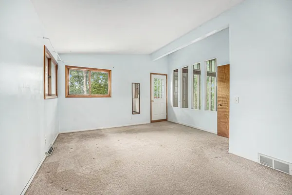 $449,900 | 2550 Bewell Avenue Southeast, Lowell, MI 49331
