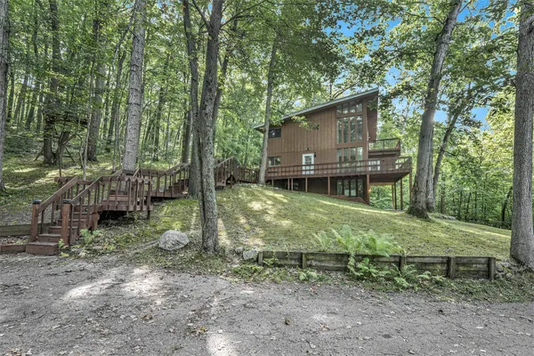 $449,900 | 2550 Bewell Avenue Southeast, Lowell, MI 49331