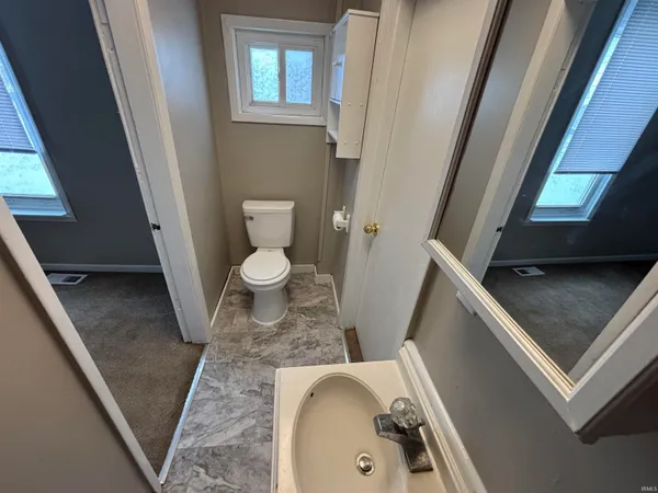 $84,900 | 1027 North 10th Street, Vincennes, IN 47591