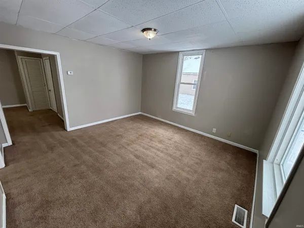 $84,900 | 1027 North 10th Street, Vincennes, IN 47591