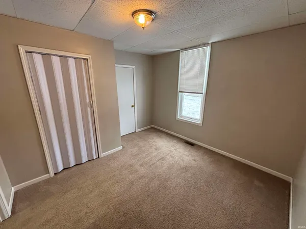 $84,900 | 1027 North 10th Street, Vincennes, IN 47591
