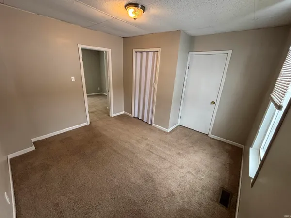 $84,900 | 1027 North 10th Street, Vincennes, IN 47591