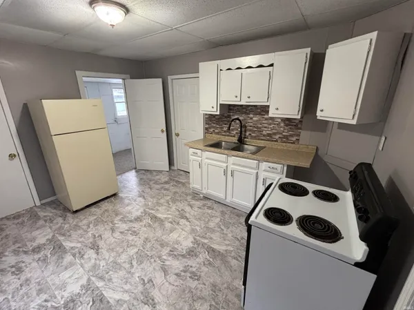 $84,900 | 1027 North 10th Street, Vincennes, IN 47591