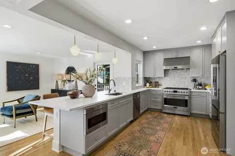 $2,161,000 | 7511 41st Avenue Northeast, Seattle, WA 98115