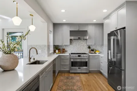 $2,161,000 | 7511 41st Avenue Northeast, Seattle, WA 98115