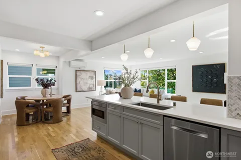 $2,161,000 | 7511 41st Avenue Northeast, Seattle, WA 98115
