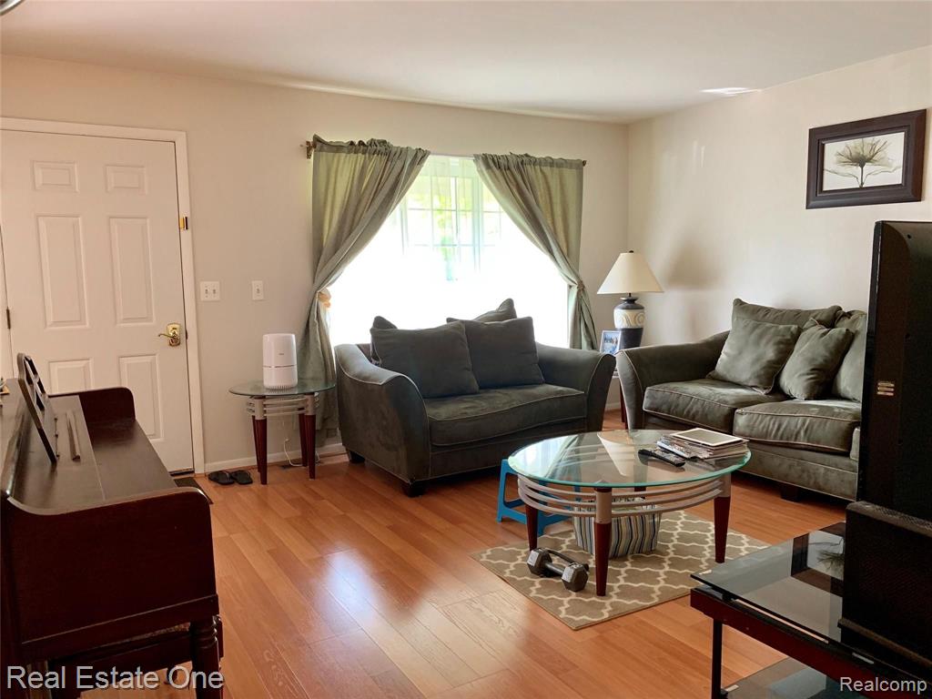1630 Dancer Drive Rochester Hills, MI 48307 - Photo 4 of 12