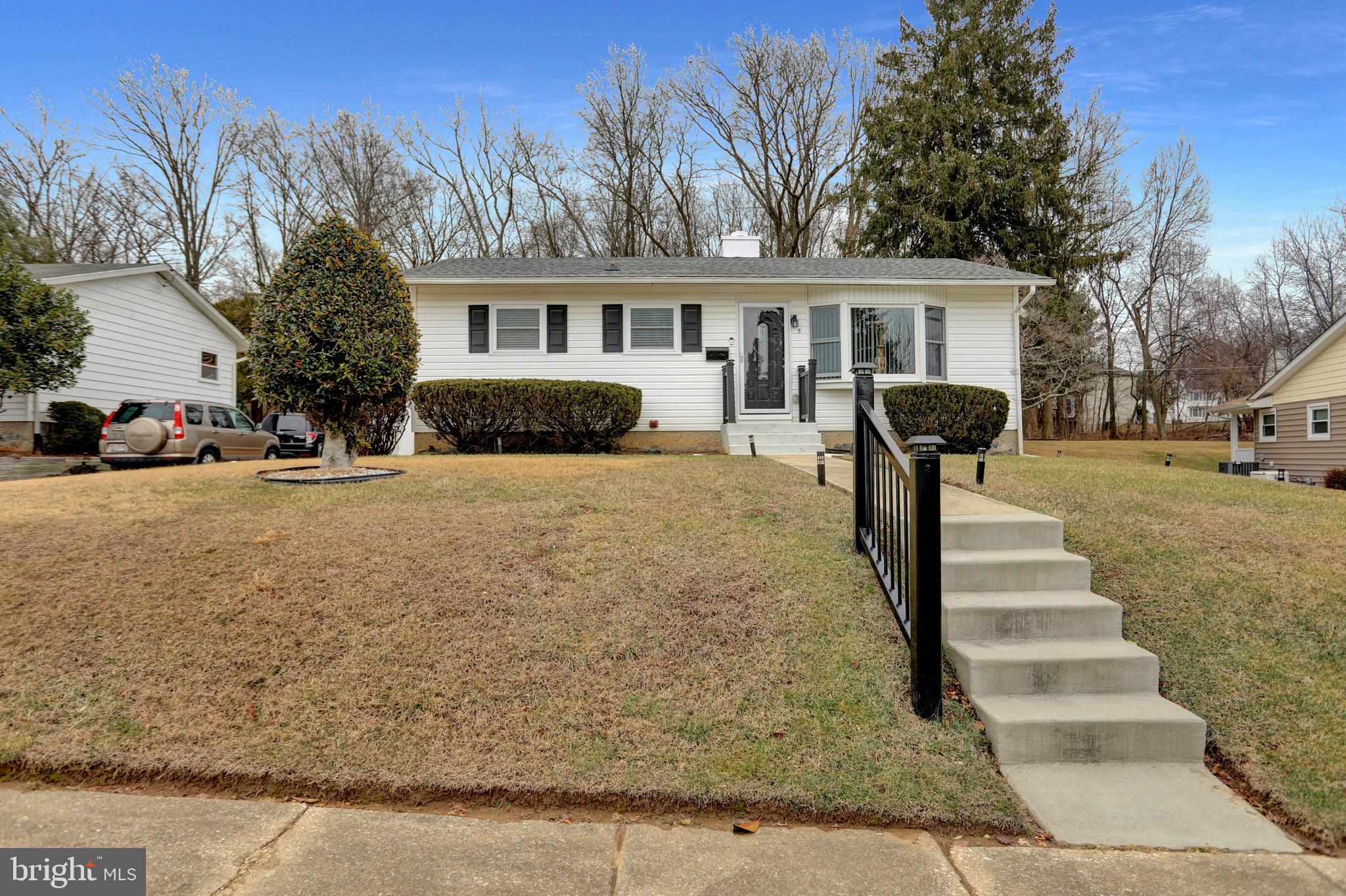 Great curb appeal! Railings & steps in 2020