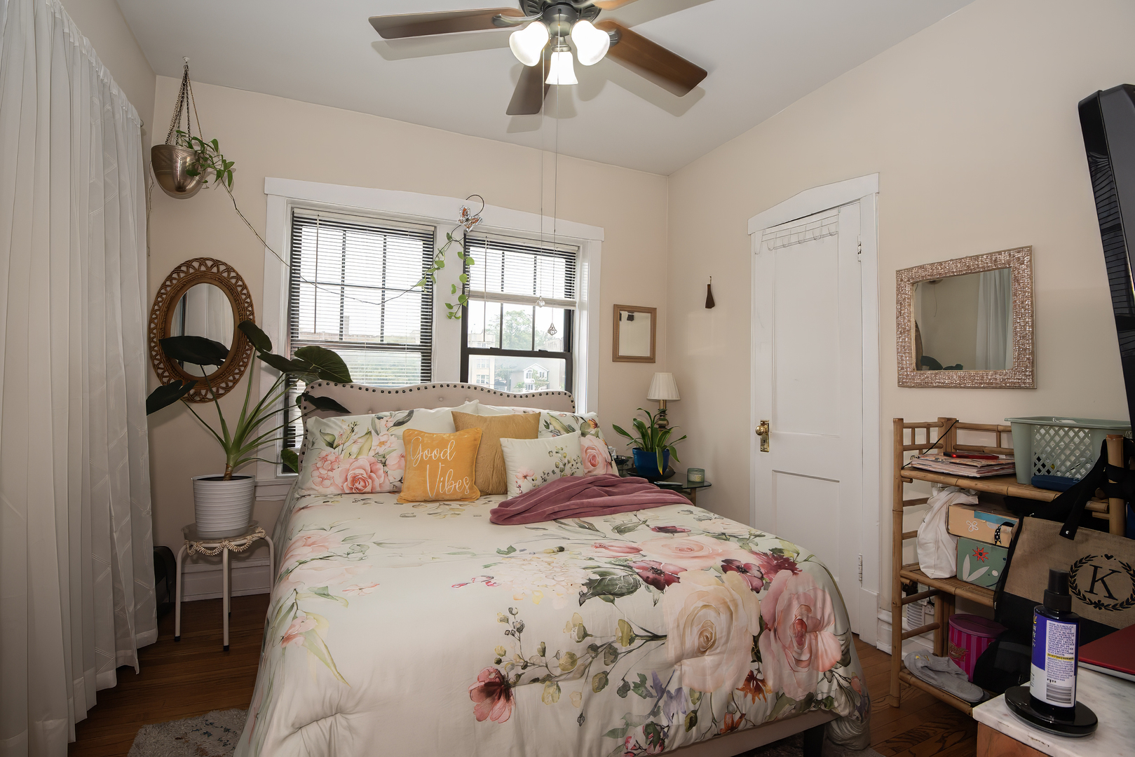 920 Wesley Avenue, Unit 1 Oak Park, IL 60304 - Photo 9 of 21 a bedroom with a bed and a chandelier