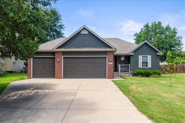 $375,000 | 1307 Southeast Scenic Drive, Blue Springs, MO 64014