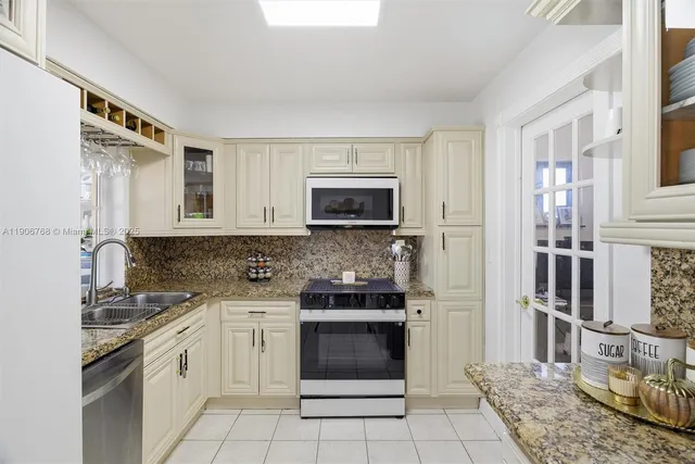 $515,900 | 7511 Taylor Street, Hollywood, FL 33024