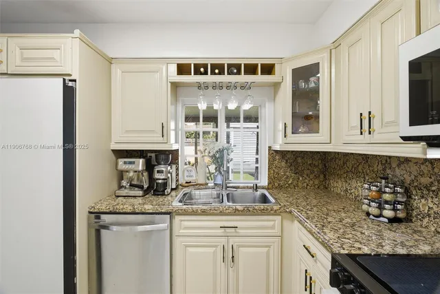 $515,900 | 7511 Taylor Street, Hollywood, FL 33024