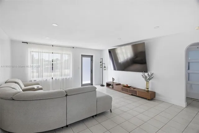 $515,900 | 7511 Taylor Street, Hollywood, FL 33024