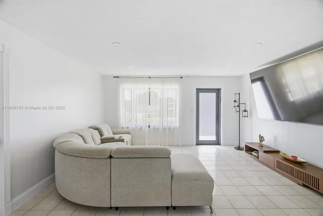 $515,900 | 7511 Taylor Street, Hollywood, FL 33024