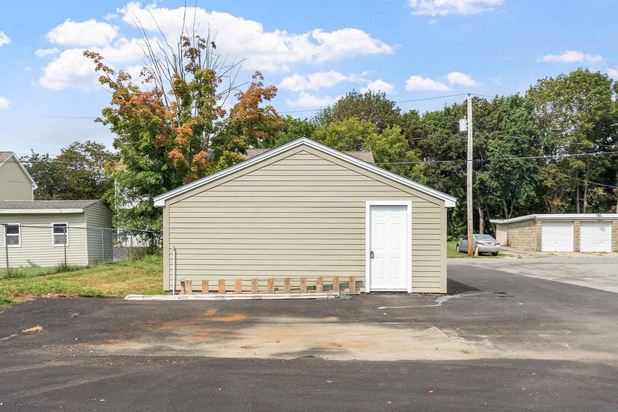 448 High Street Clinton, MA 01510 - Photo 8 of 38 Gallery Image 8