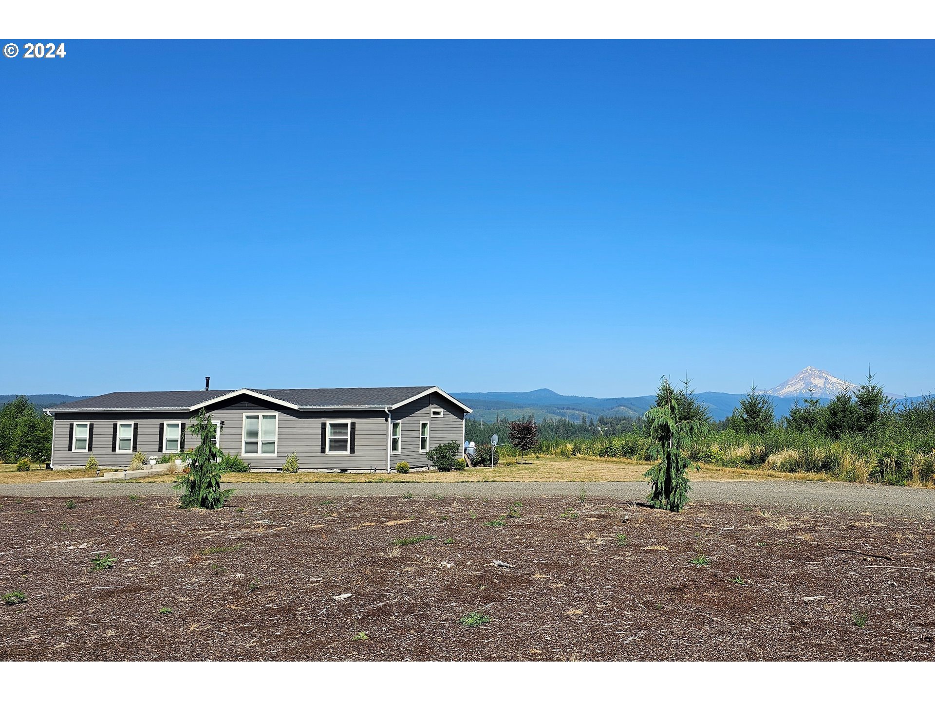 a view of an outdoor space and a yard