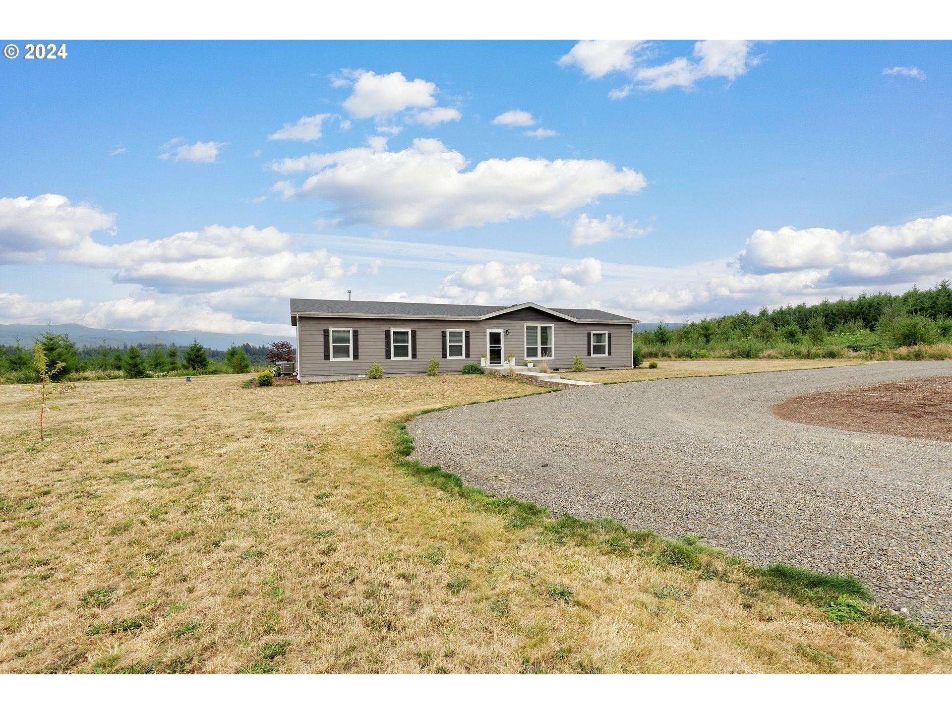 19376 Southeast Chambers Road Sandy, OR 97055 - Photo 44 of 48 a view of houses with outdoor space and lakeside