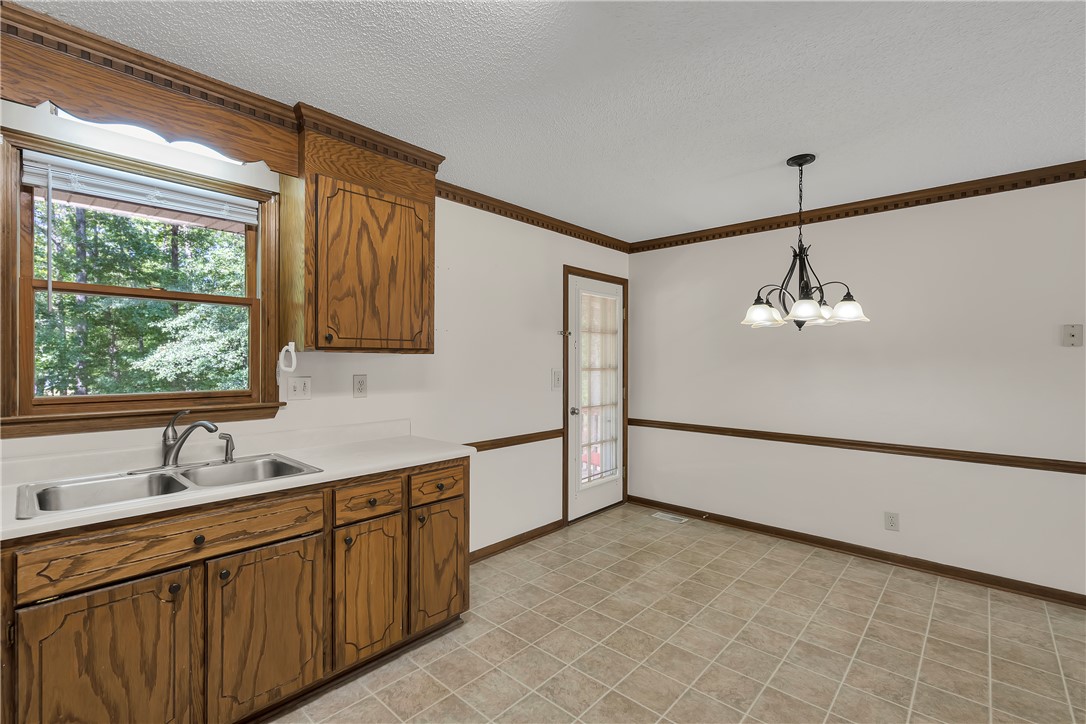 339 Springdale Avenue Liberty, SC 29657 - Photo 6 of 28