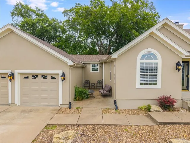 $748,000 | 1955 Birmingham Road, Liberty, MO 64068