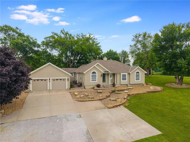 $748,000 | 1955 Birmingham Road, Liberty, MO 64068