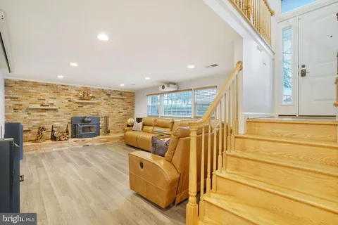 $799,900 | 6125 Beech Tree Drive, Alexandria, VA 22310