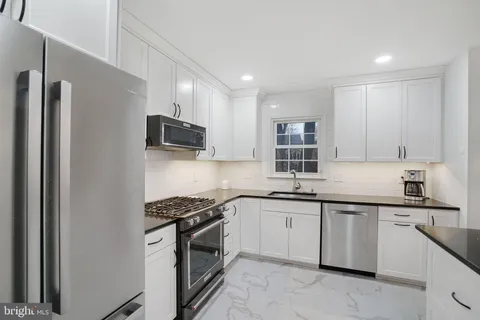 $799,900 | 6125 Beech Tree Drive, Alexandria, VA 22310