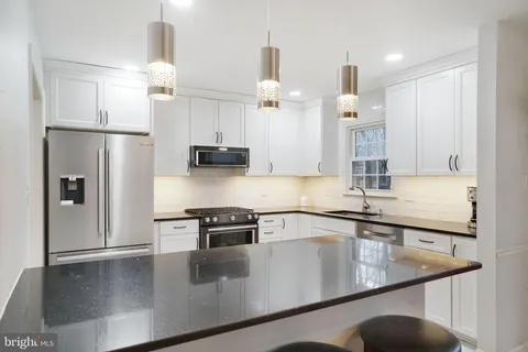 $799,900 | 6125 Beech Tree Drive, Alexandria, VA 22310