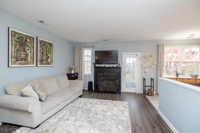 $525,000 | 55 Saxton Drive, Hackettstown, NJ 07840