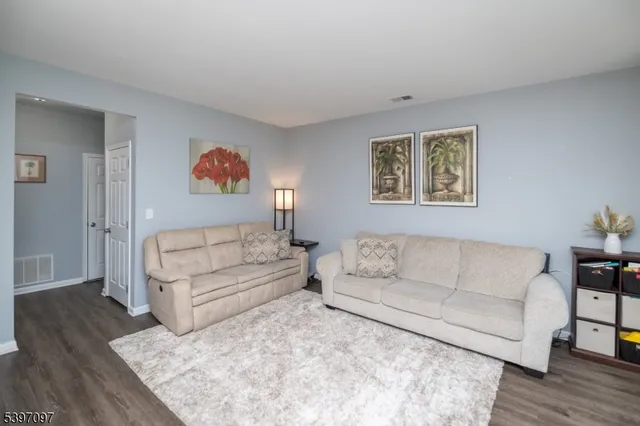 $525,000 | 55 Saxton Drive, Hackettstown, NJ 07840