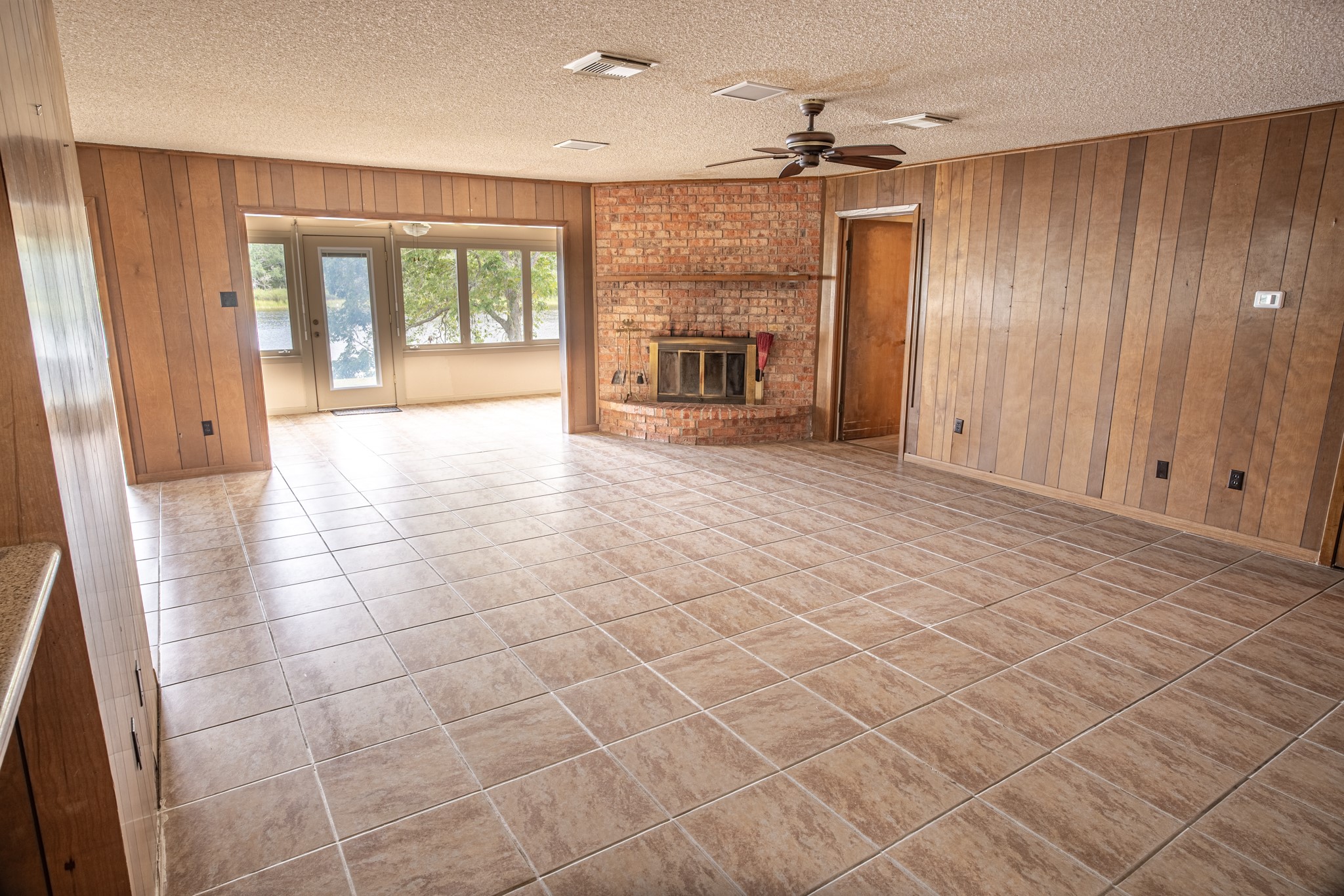 4611 Rio Drive Brazoria, TX 77422 - Photo 21 of 39 Hall leads to the bedrooms to the right
